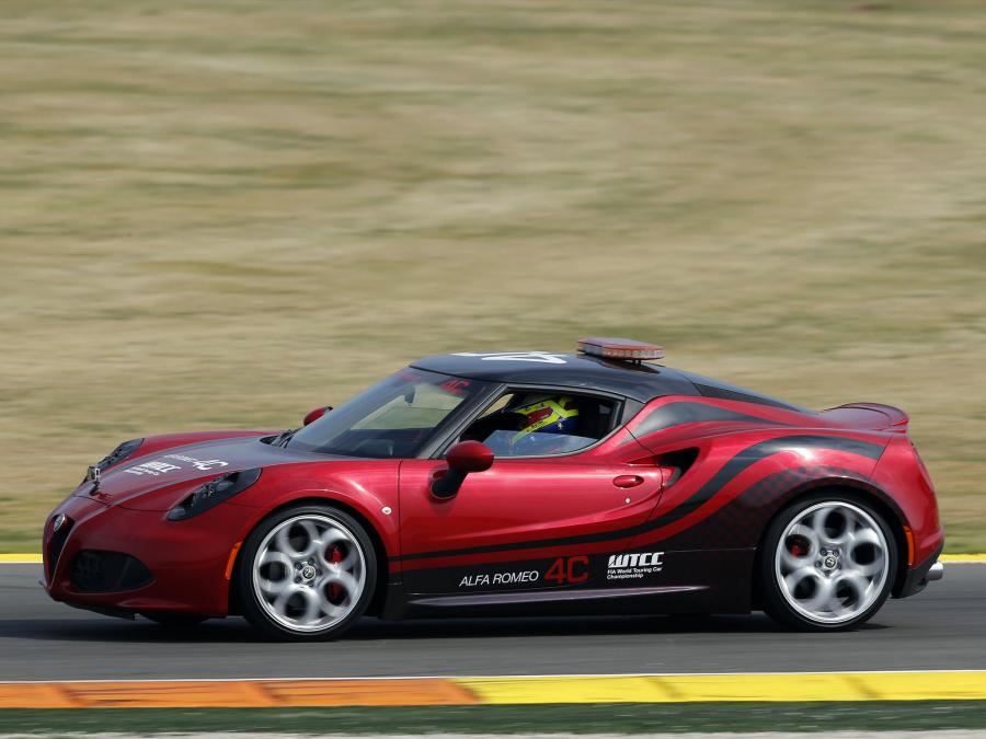  Alfa Romeo 4C WTCC Safety Car (960) 2014 года  (фото 4 из 12)